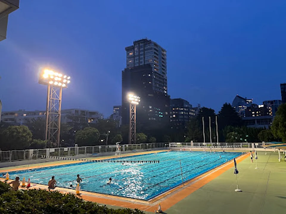 目黒区民センター 屋外50メートルプール