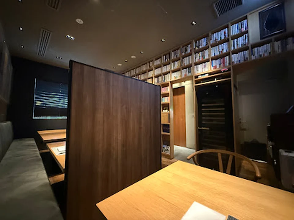 ALMOND BLOSSOM TOKYO CHINESE RESTAURANT