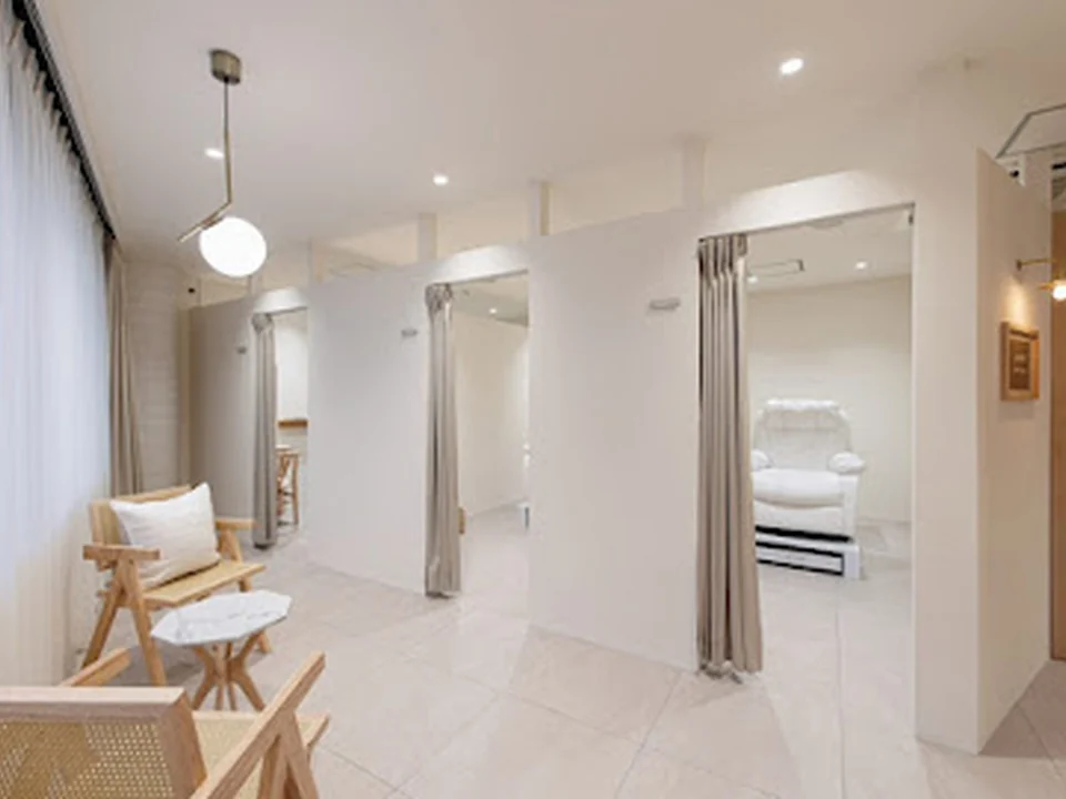 and MORE -Lash&Brow lounge-