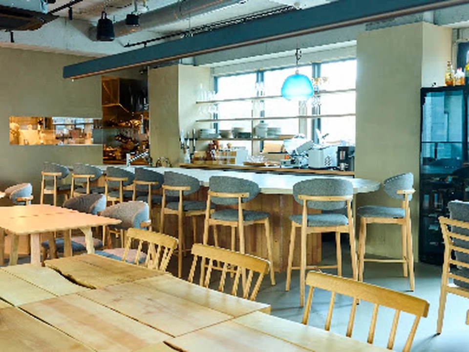 APÉRO AOYAMA Winebar & Table
