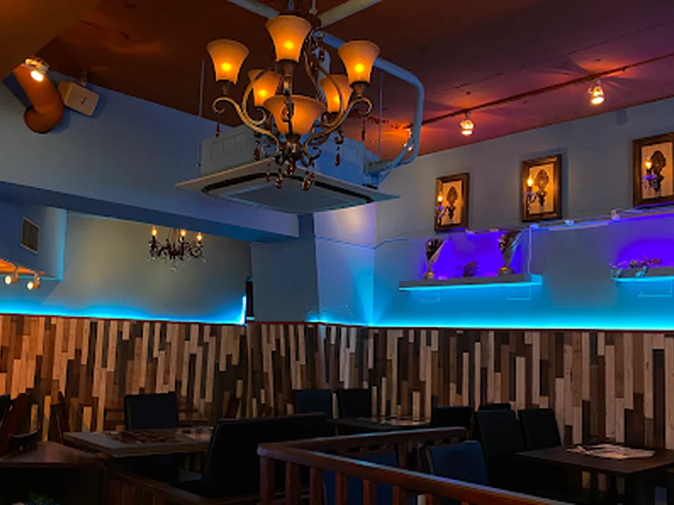 bar moon walk 新宿靖国通り店