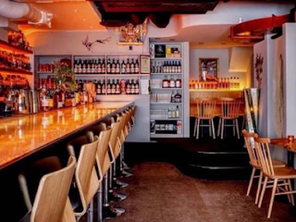 Foto de BAR Shinjuku Whisky Salon 【BAR 新宿 ウイスキーサロン】