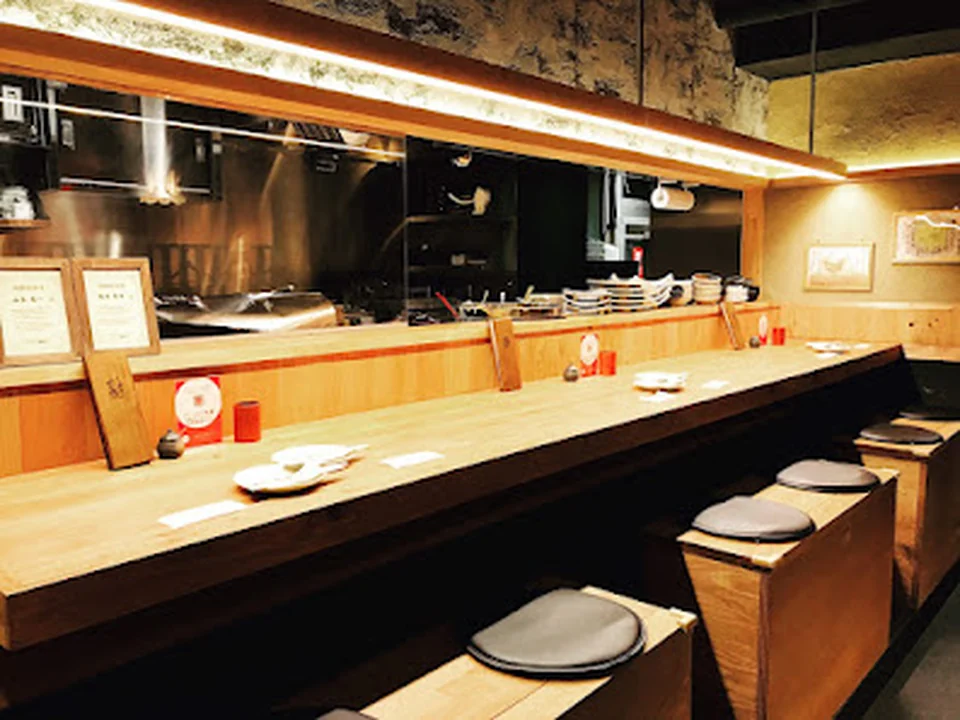 Foto de 串焼BISTRO福みみ 新宿店 はなれ