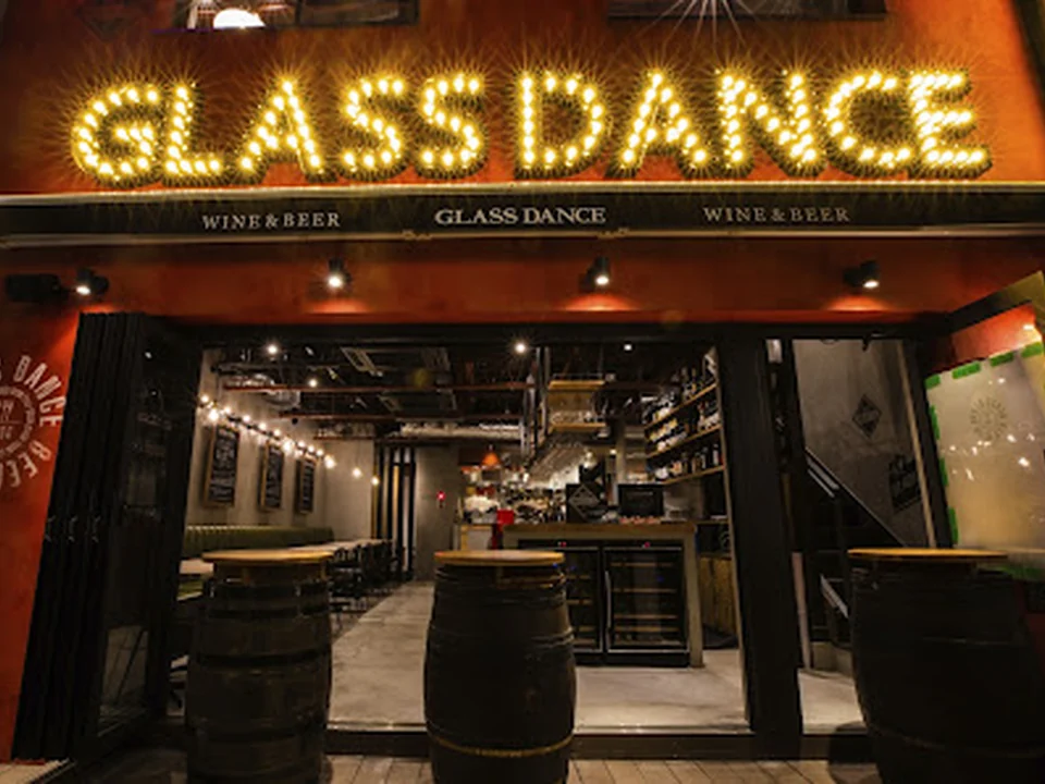GLASS DANCE 八重洲