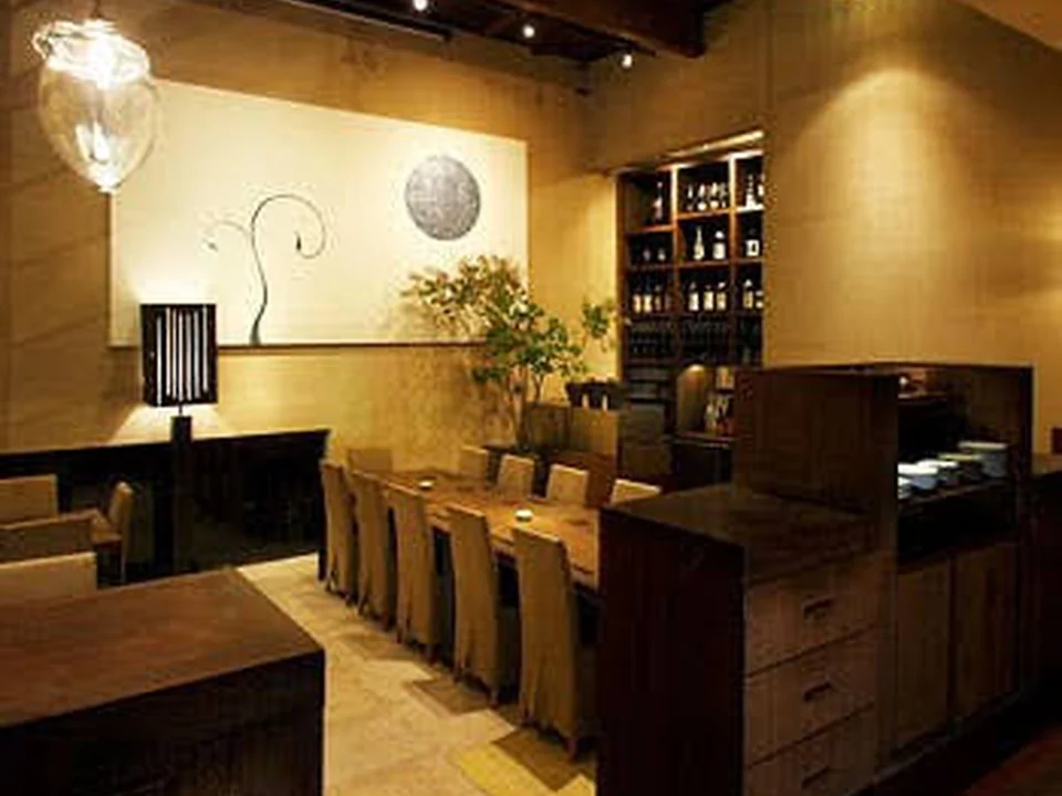 HIGASHI-YAMA Tokyo / Studio
