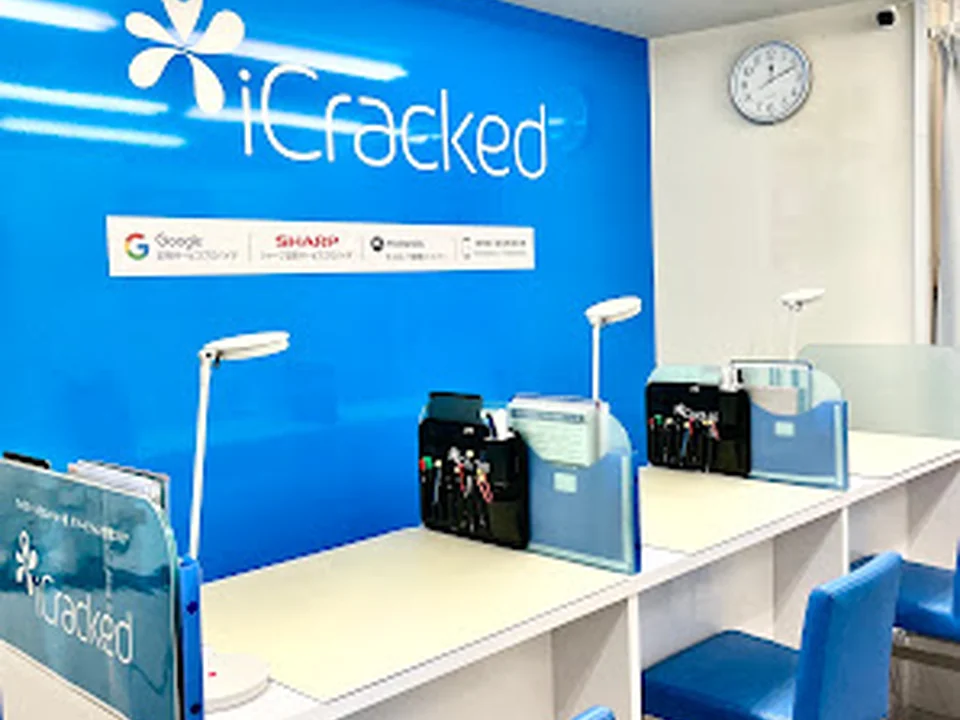iCracked Store 池袋60階通り