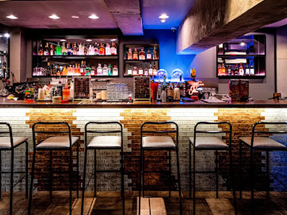 OAK BAR