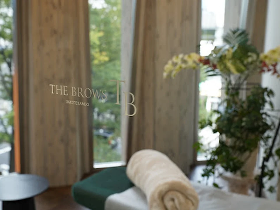 THE BROWS OMOTESANDO 表参道メディカルクリニックkeyaki院4F