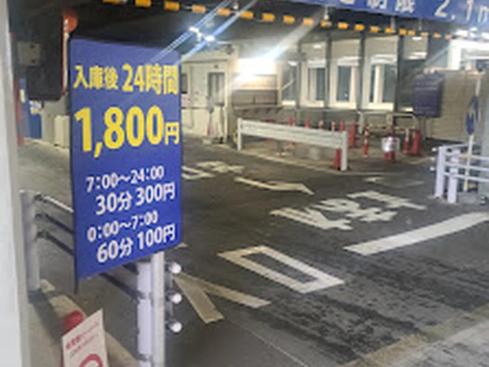 TOKYO PUBLIC 都庁前駅駐車場