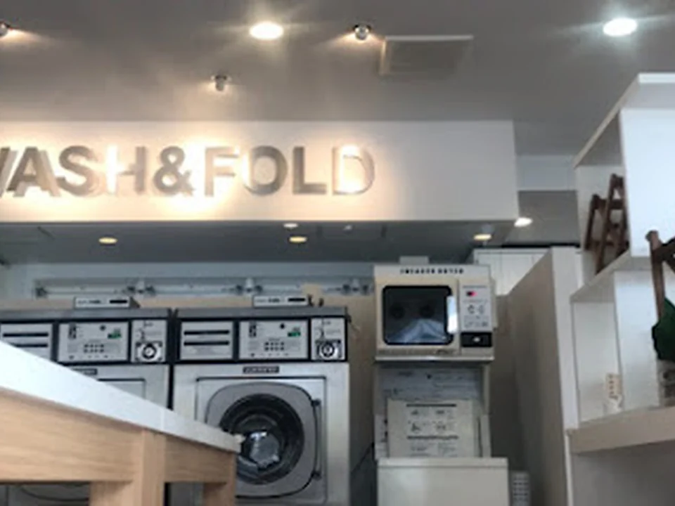 WASH&FOLD新宿小滝橋店