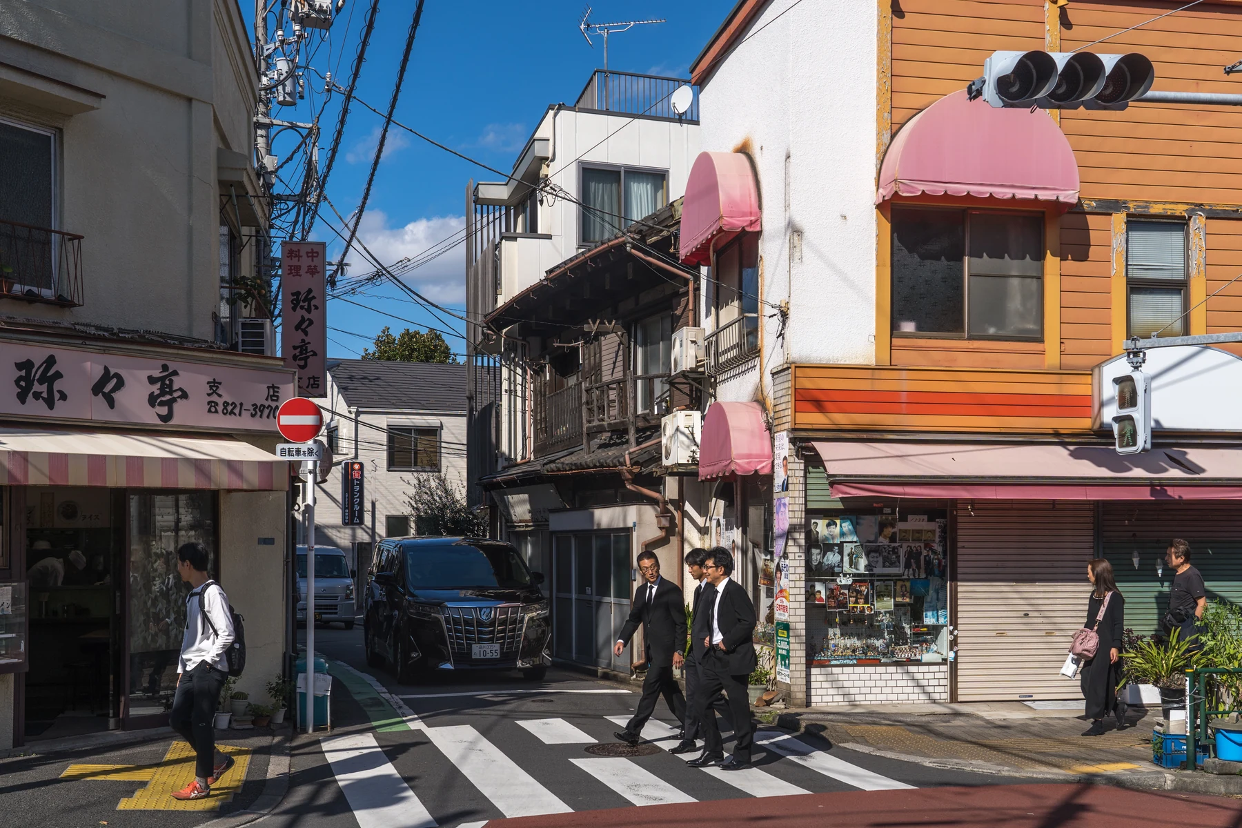谷中の商店と暮らしが交わる街角