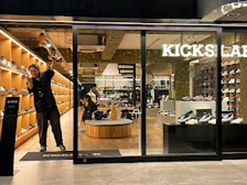 KICKS LAB. - キックスラボ 原宿店, 東京